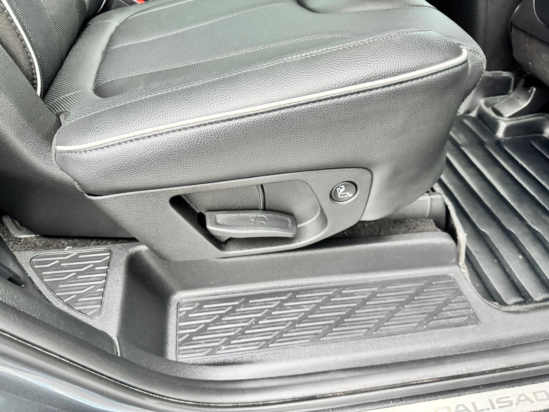 Used 2025 Hyundai Palisade Limited image 26