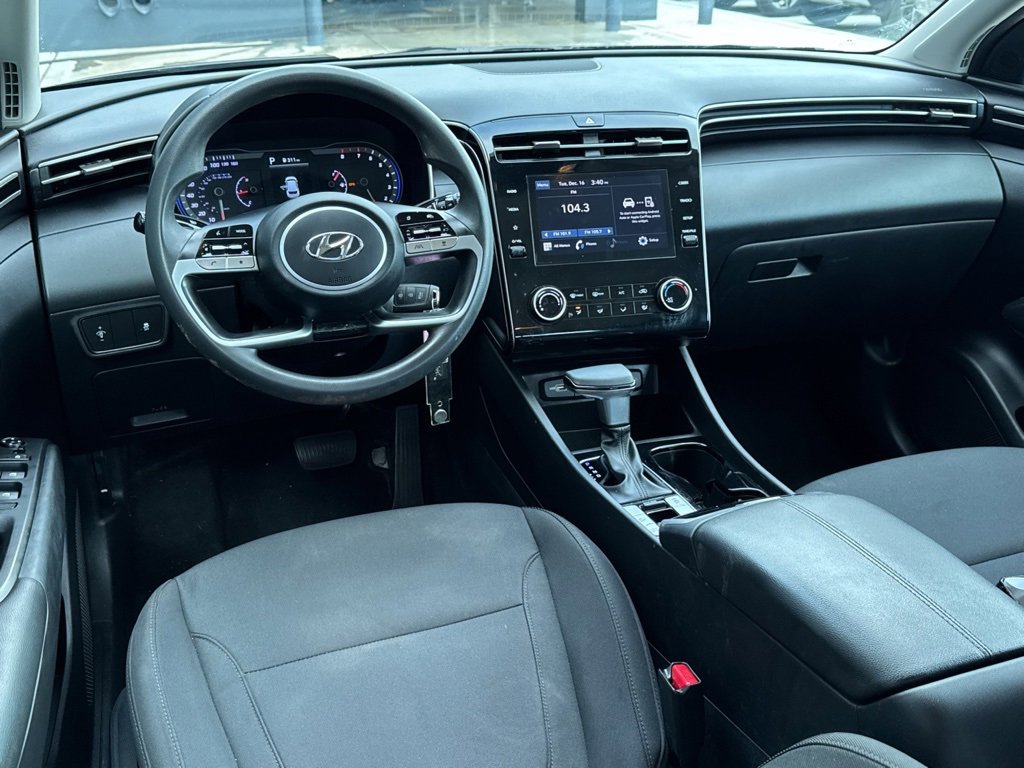 Used 2023 Hyundai Tucson SE image 2