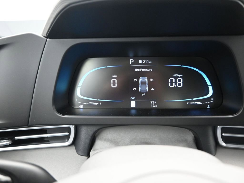 Used 2025 Hyundai Elantra Sport image 12