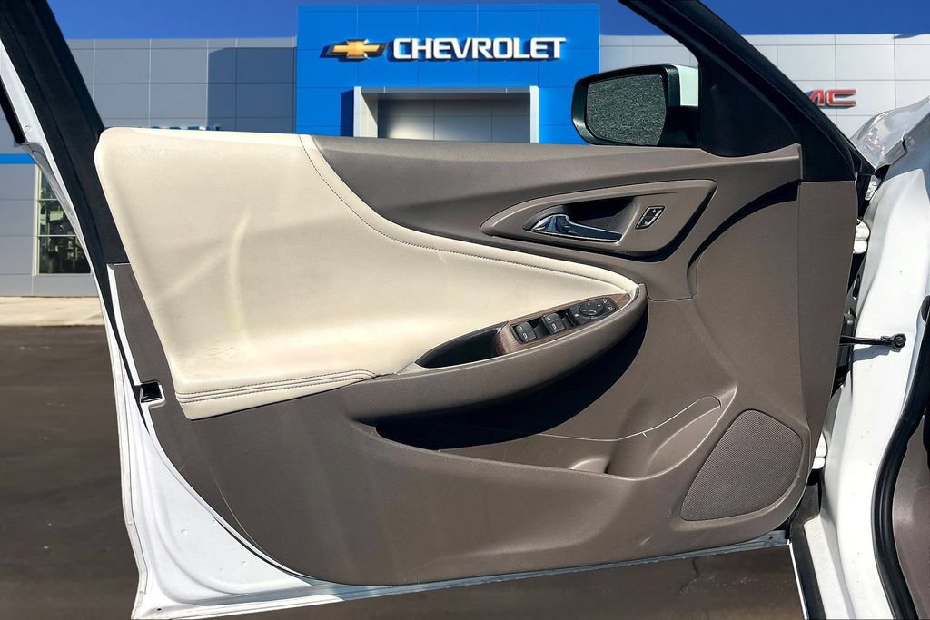 Used 2022 Chevrolet Malibu LT w/ Leather Package FWD image 20