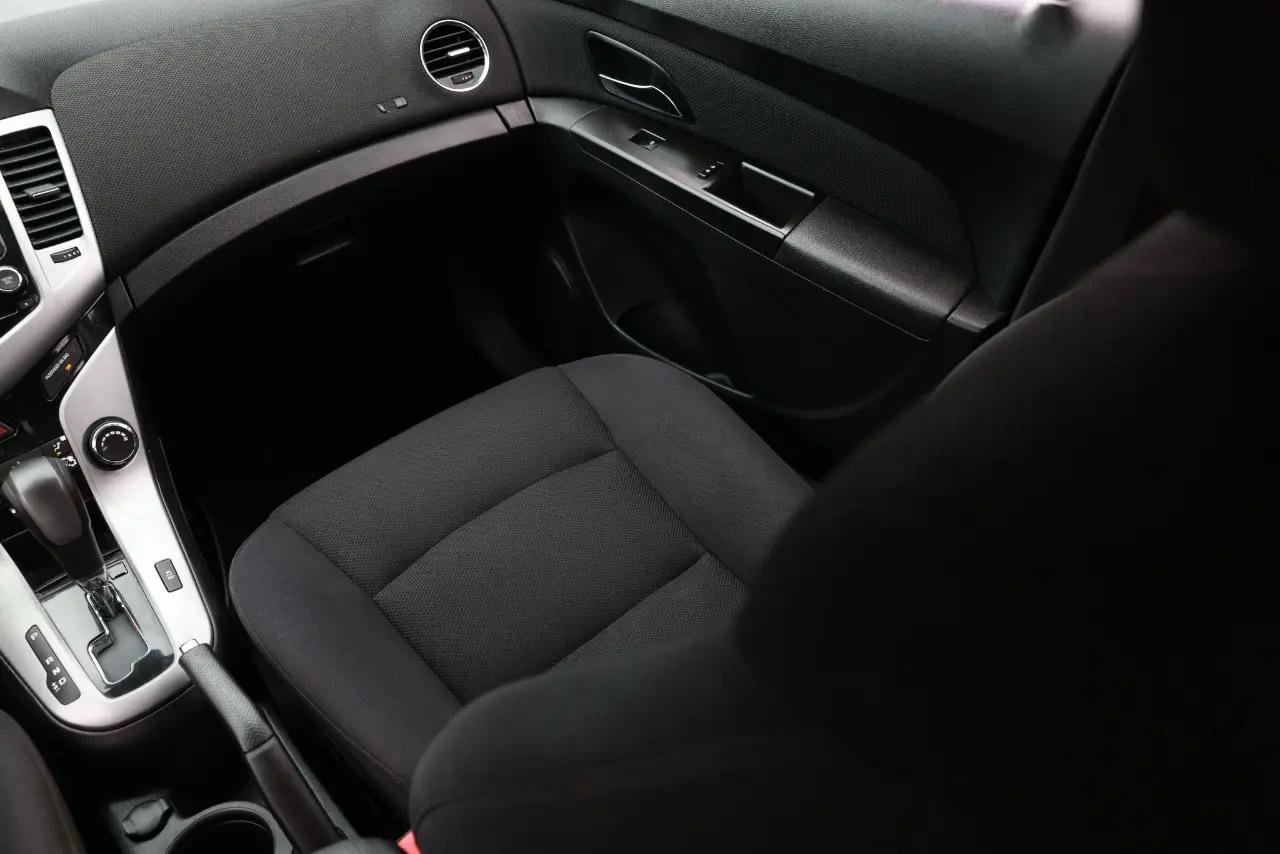 Used 2015 Chevrolet Cruze LT FWD image 22