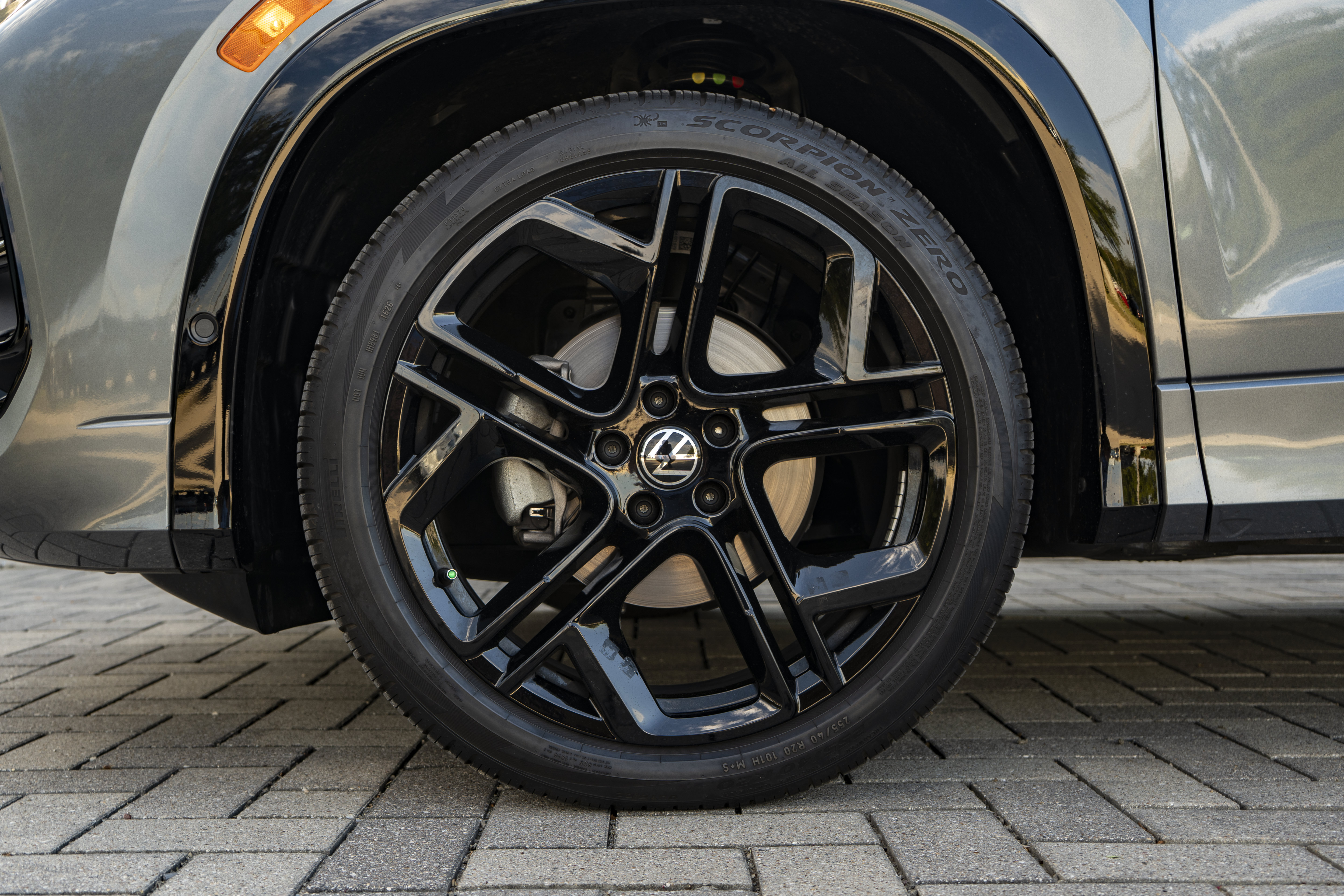 Certified 2026 Volkswagen Tiguan SE R-Line FWD image 13