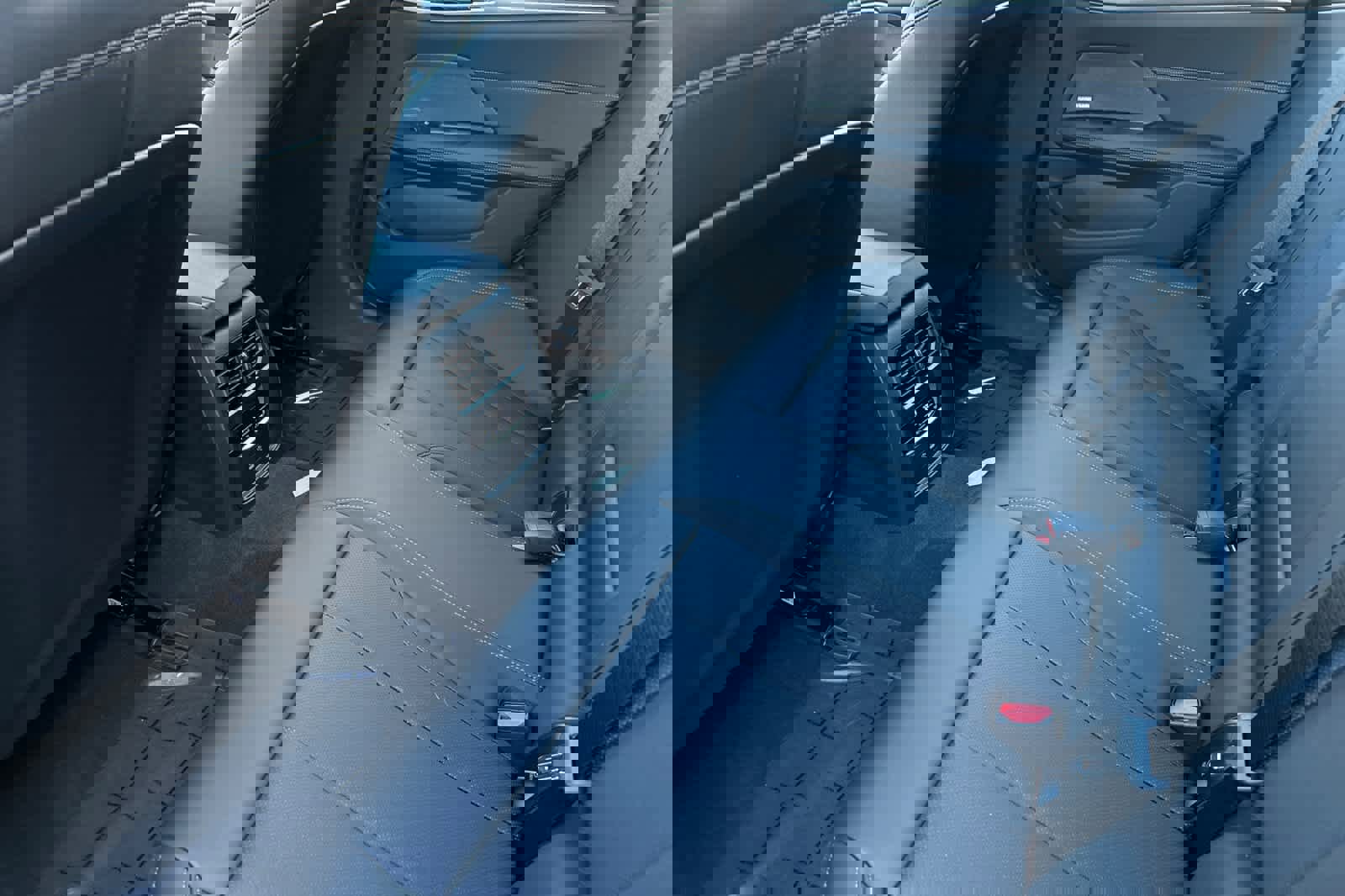 Used 2025 BMW i4 eDrive40 w/ Premium Package image 4