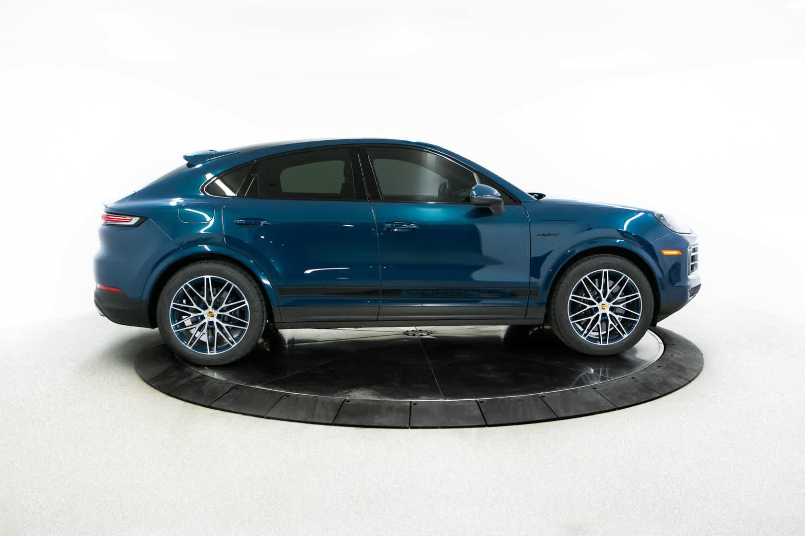 Certified 2024 Porsche Cayenne Coupe AWD/4WD image 8