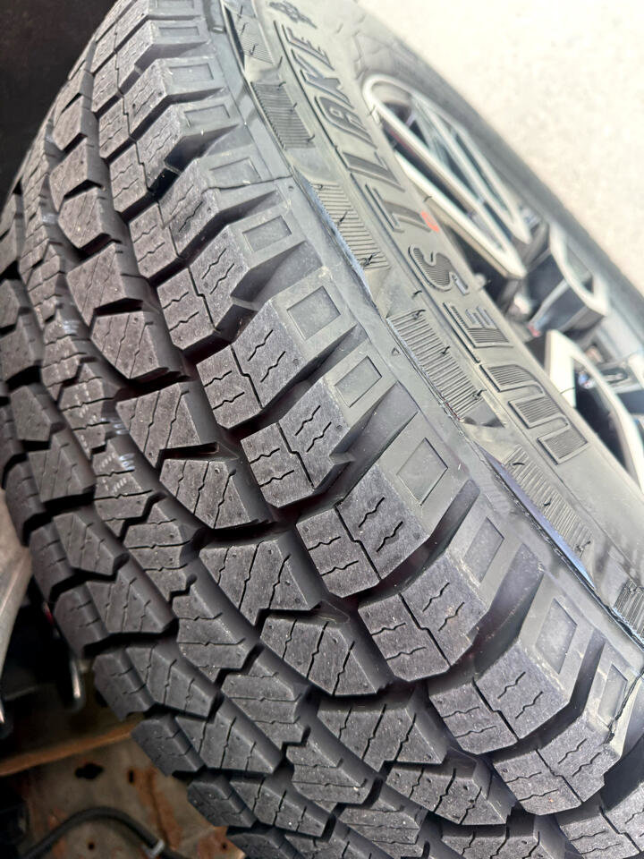 Used 2021 GMC Sierra 1500 AT4 w/ AT4 Premium Package image 9