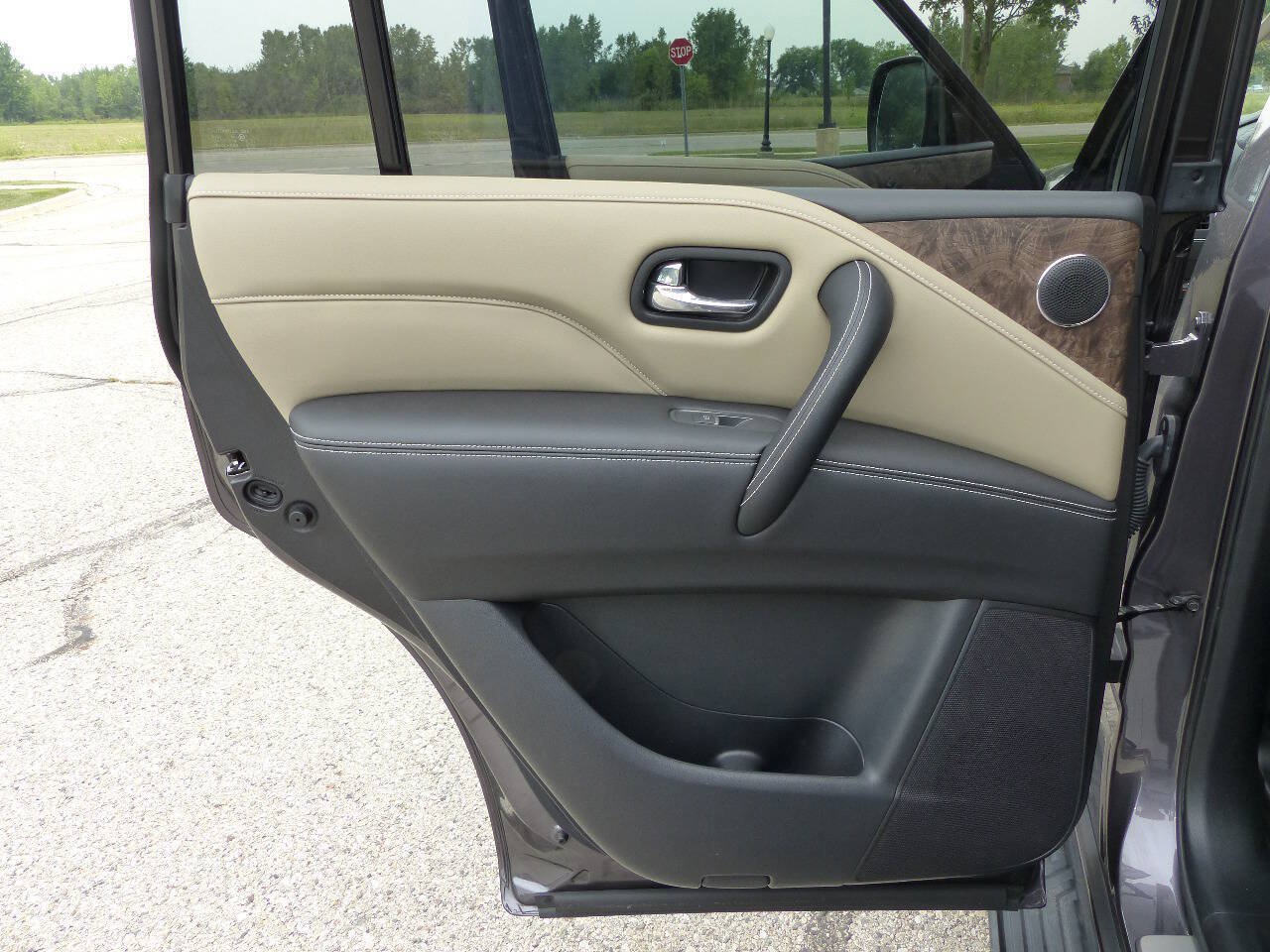 Used 2022 INFINITI QX80 Premium Select w/ Cargo Package AWD/4WD image 55