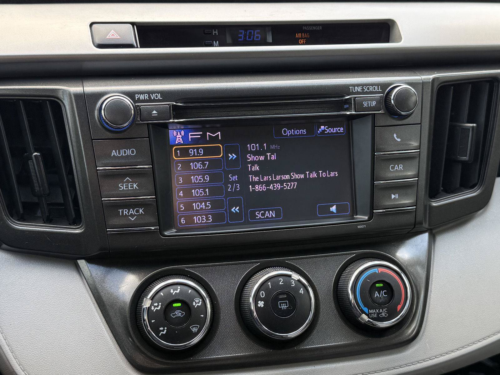 Used 2013 Toyota RAV4 LE FWD image 23