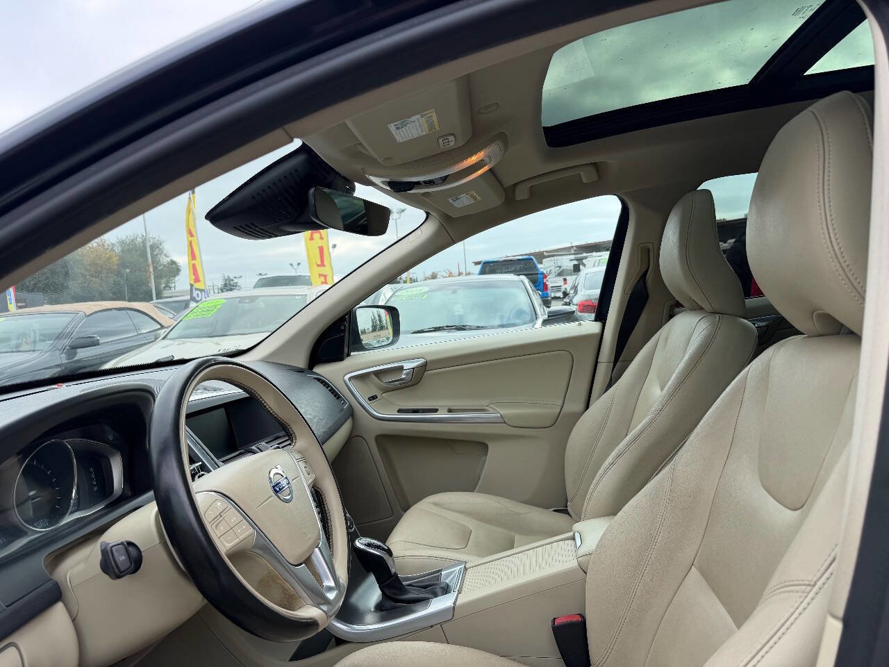 Used 2016 Volvo XC60 T5 Platinum image 11