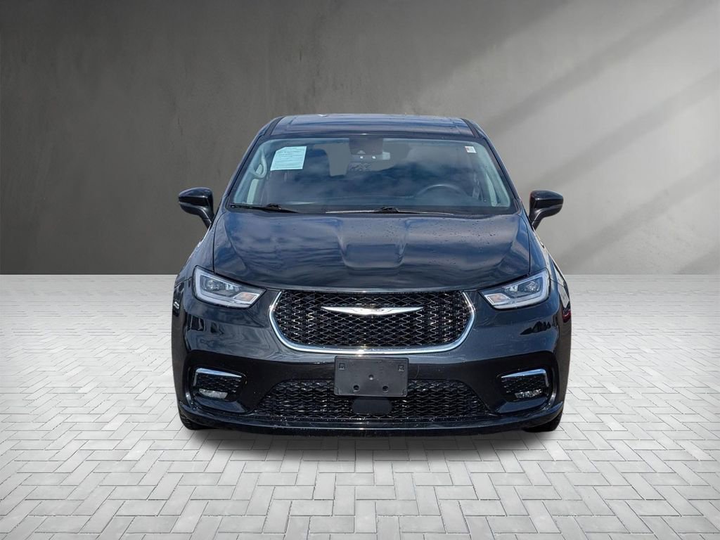 Used 2023 Chrysler Pacifica Touring-L image 4