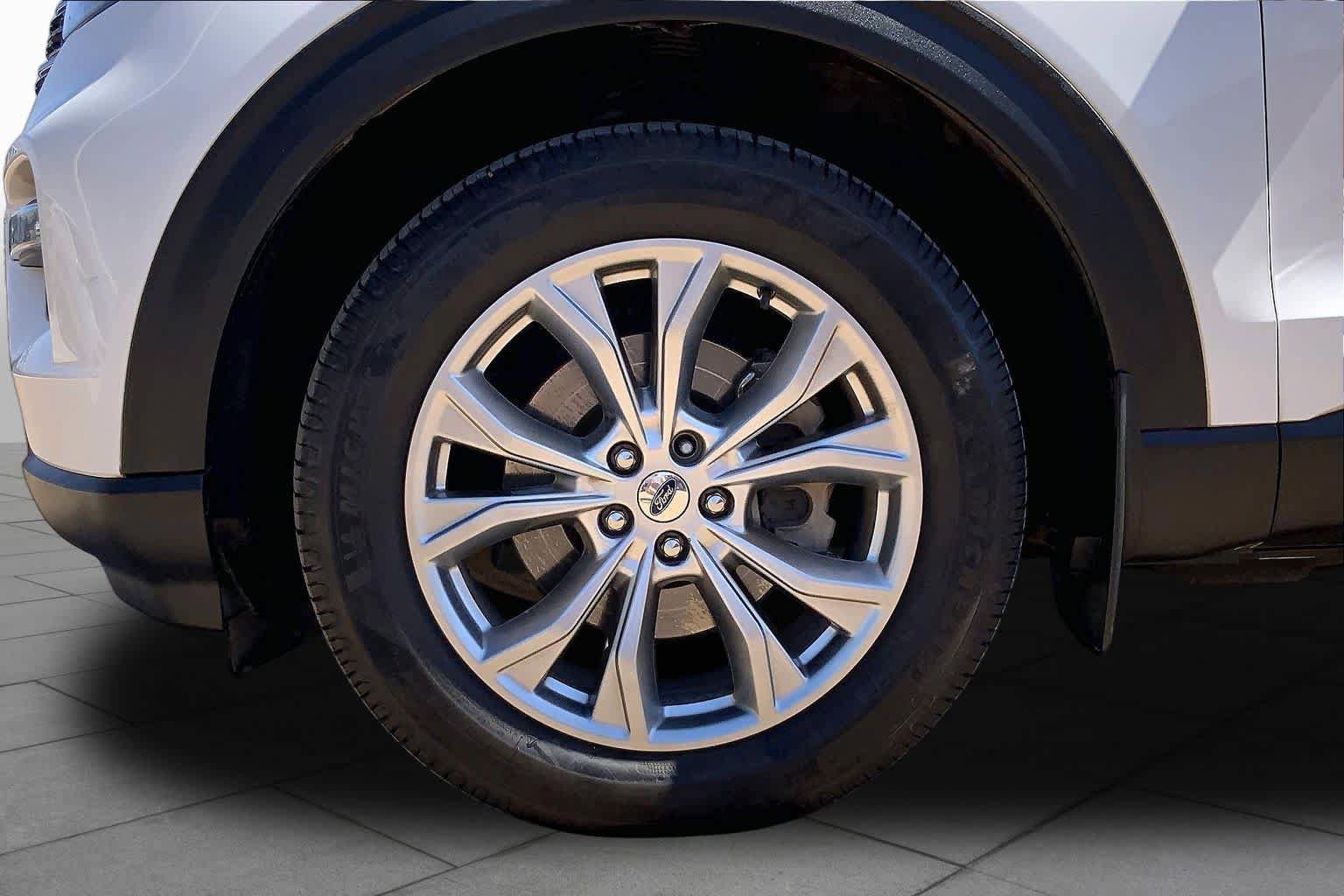 Used 2021 Ford Explorer XLT w/ Equipment Group 202A AWD/4WD image 11