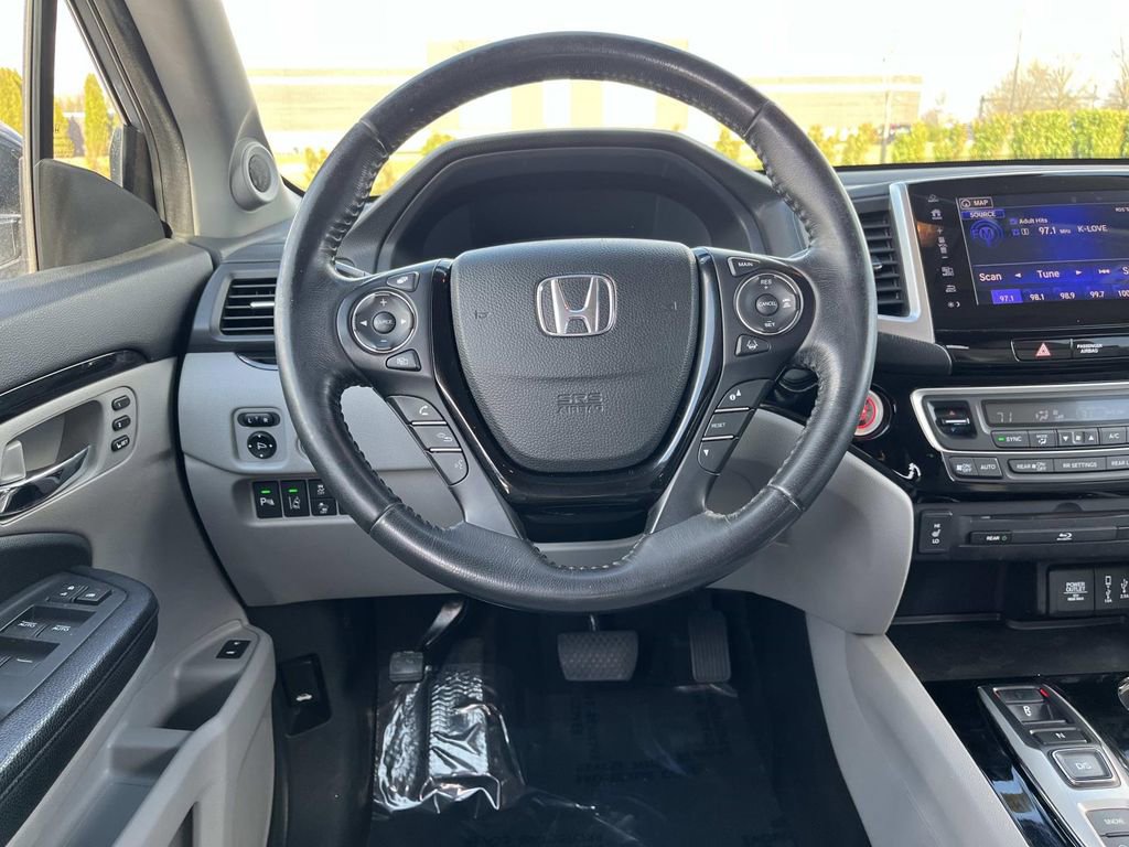 Used 2017 Honda Pilot Touring image 14