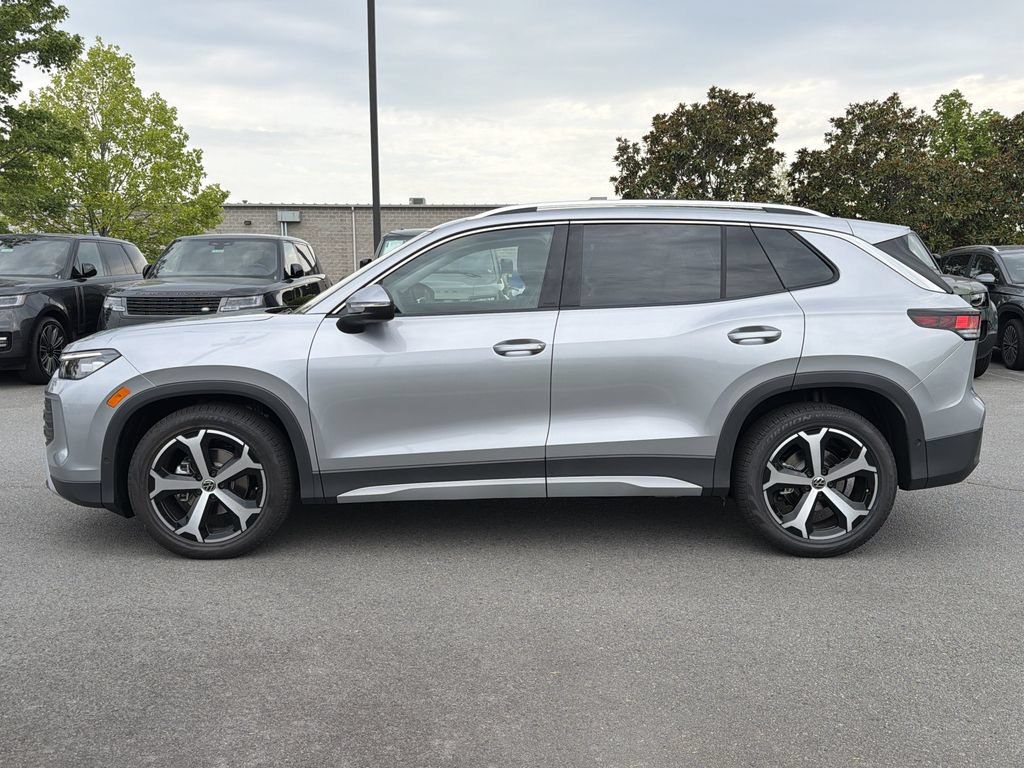 New 2026 Volkswagen Tiguan SE FWD image 2