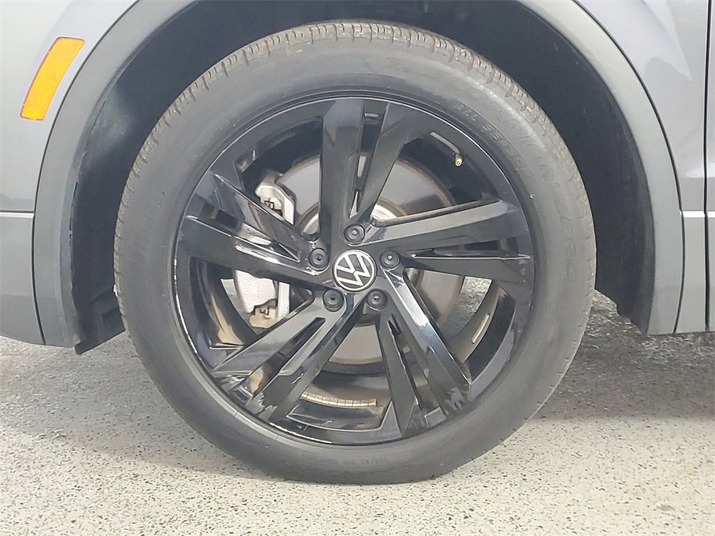 Used 2023 Volkswagen Tiguan SE R-Line image 9