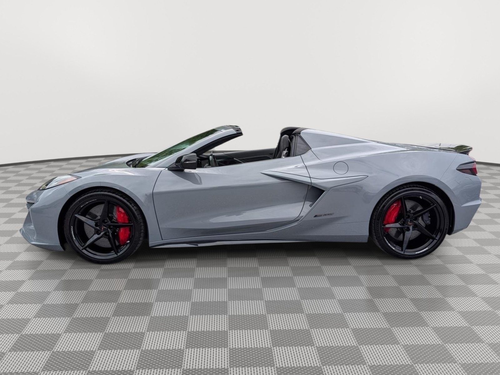 Used 2025 Chevrolet Corvette E-Ray AWD/4WD image 2