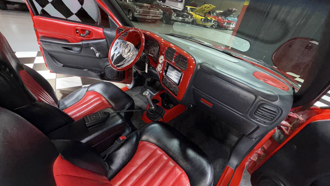 Used 2001 Chevrolet S10 Pickup LS w/ Preferred Equipment Group image 3