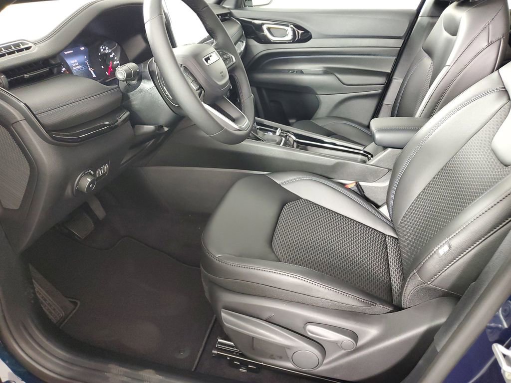 New 2026 Jeep Compass Latitude image 11