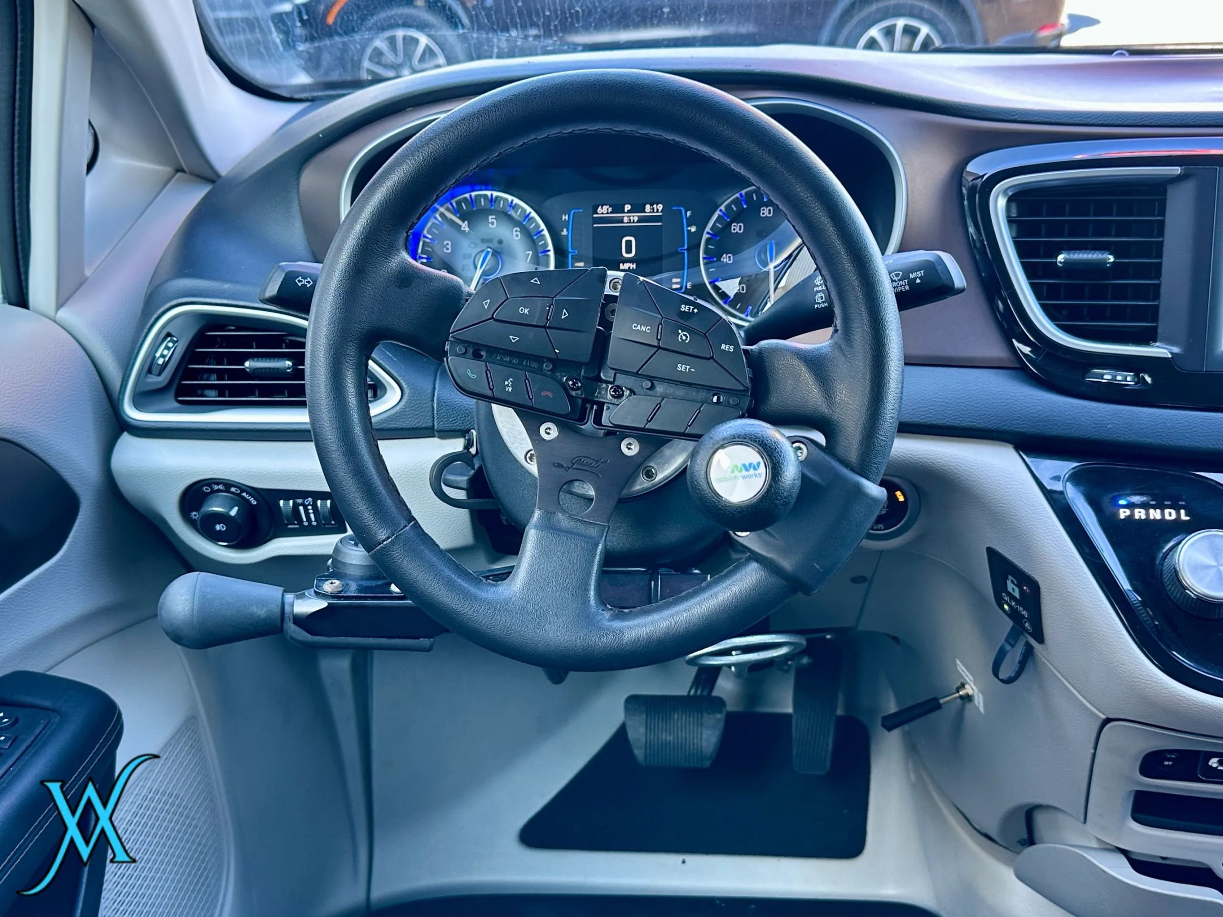 Used 2018 Chrysler Pacifica Touring Plus FWD image 23