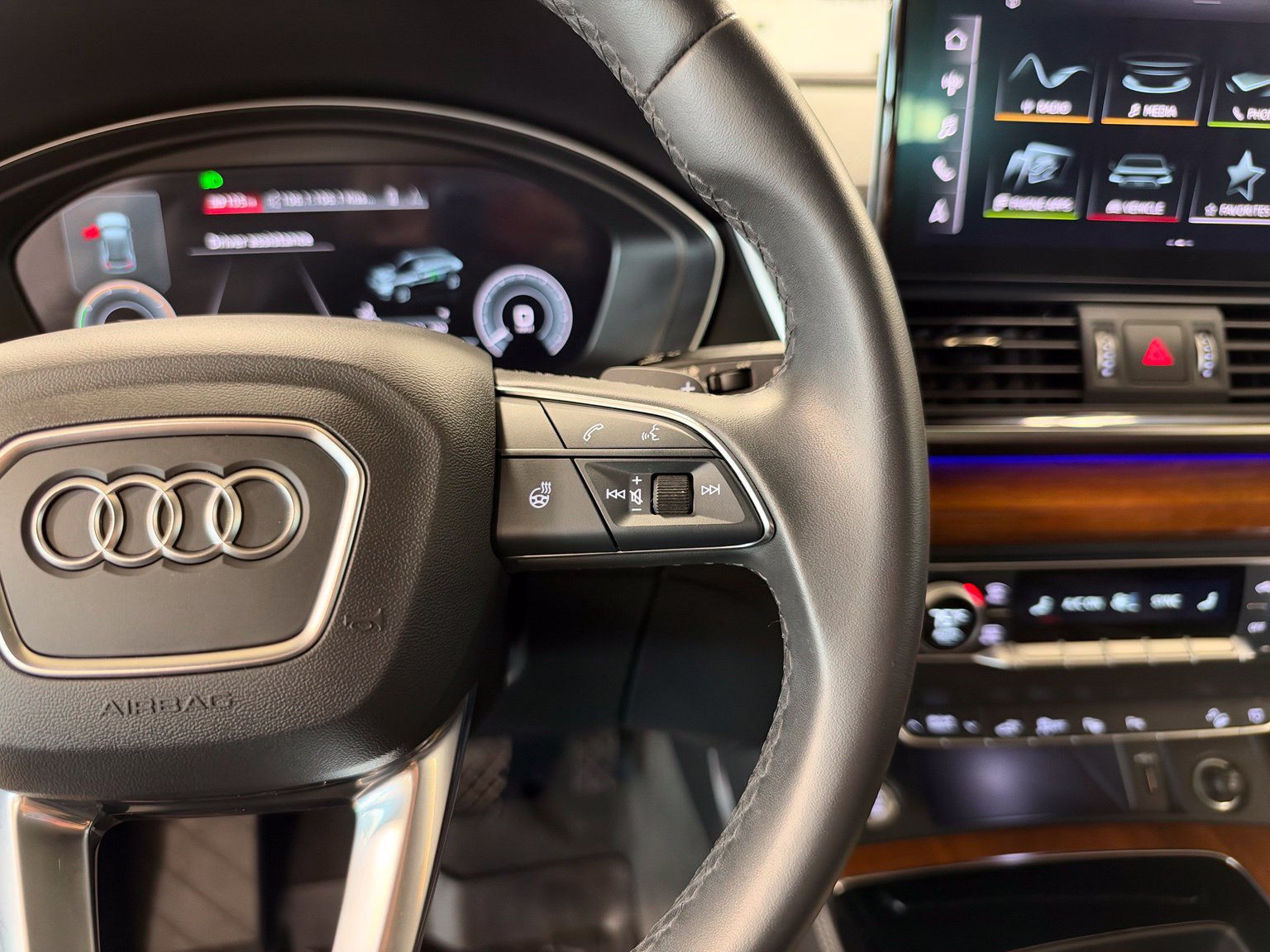 Used 2022 Audi Q5 e Prestige AWD/4WD image 19