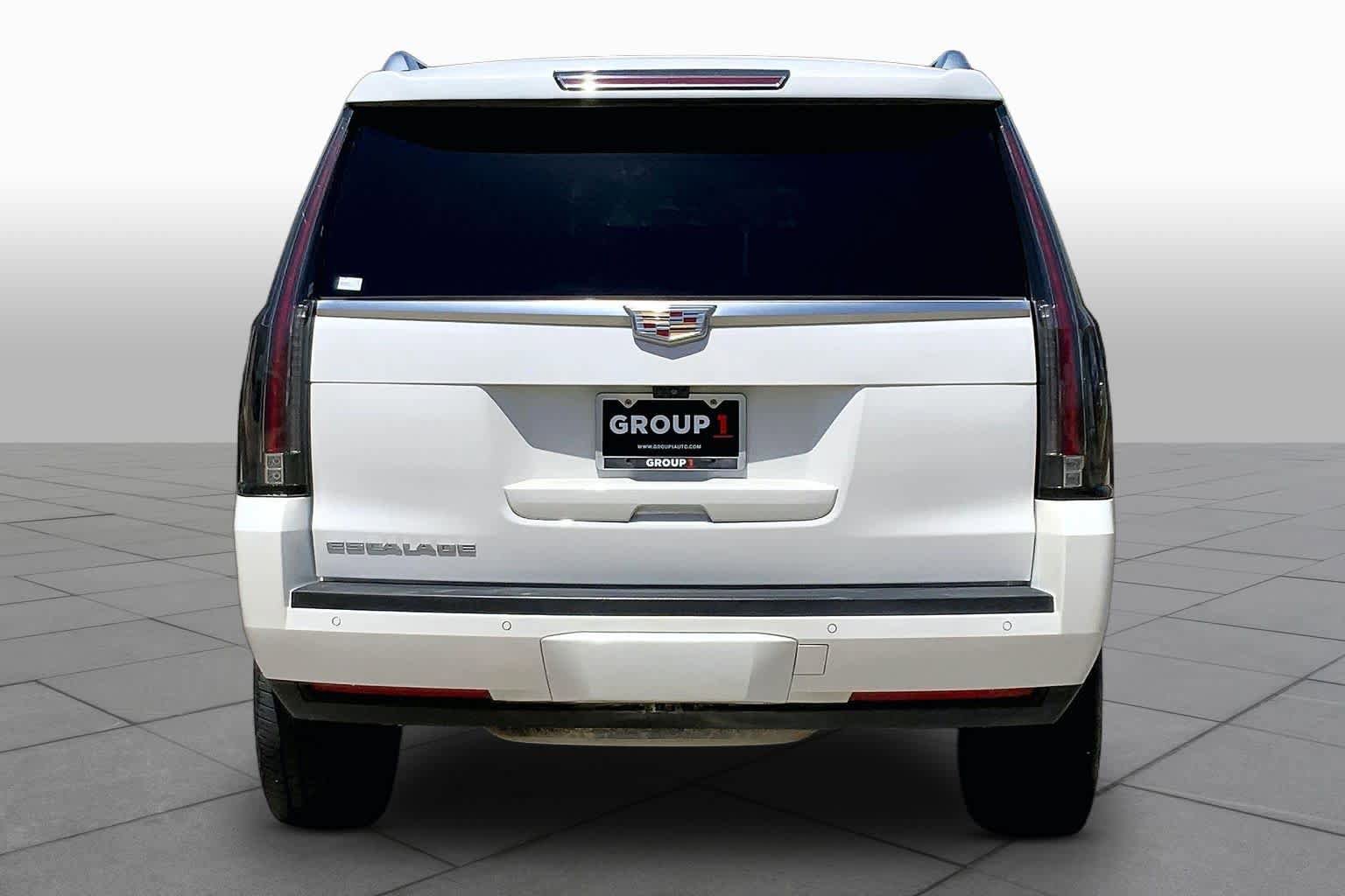 Used 2017 Cadillac Escalade Luxury AWD/4WD image 5