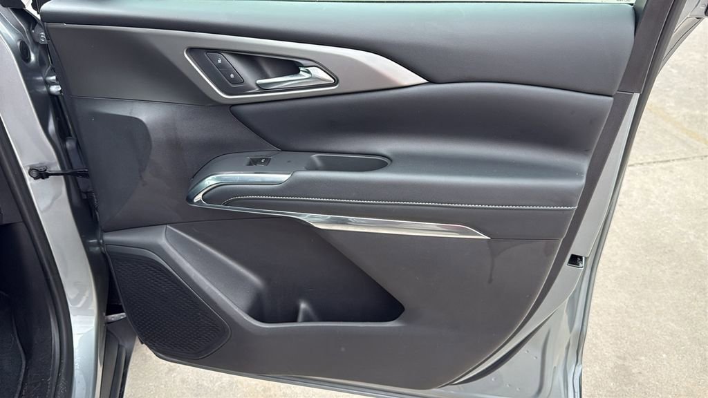 Used 2026 Chevrolet Traverse LT FWD image 33