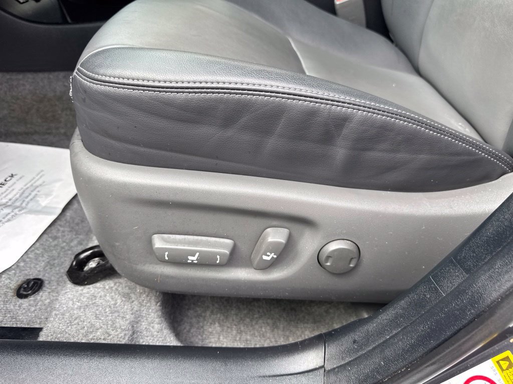 Used 2014 Toyota Prius Four w/ Solar Roof Package FWD image 46