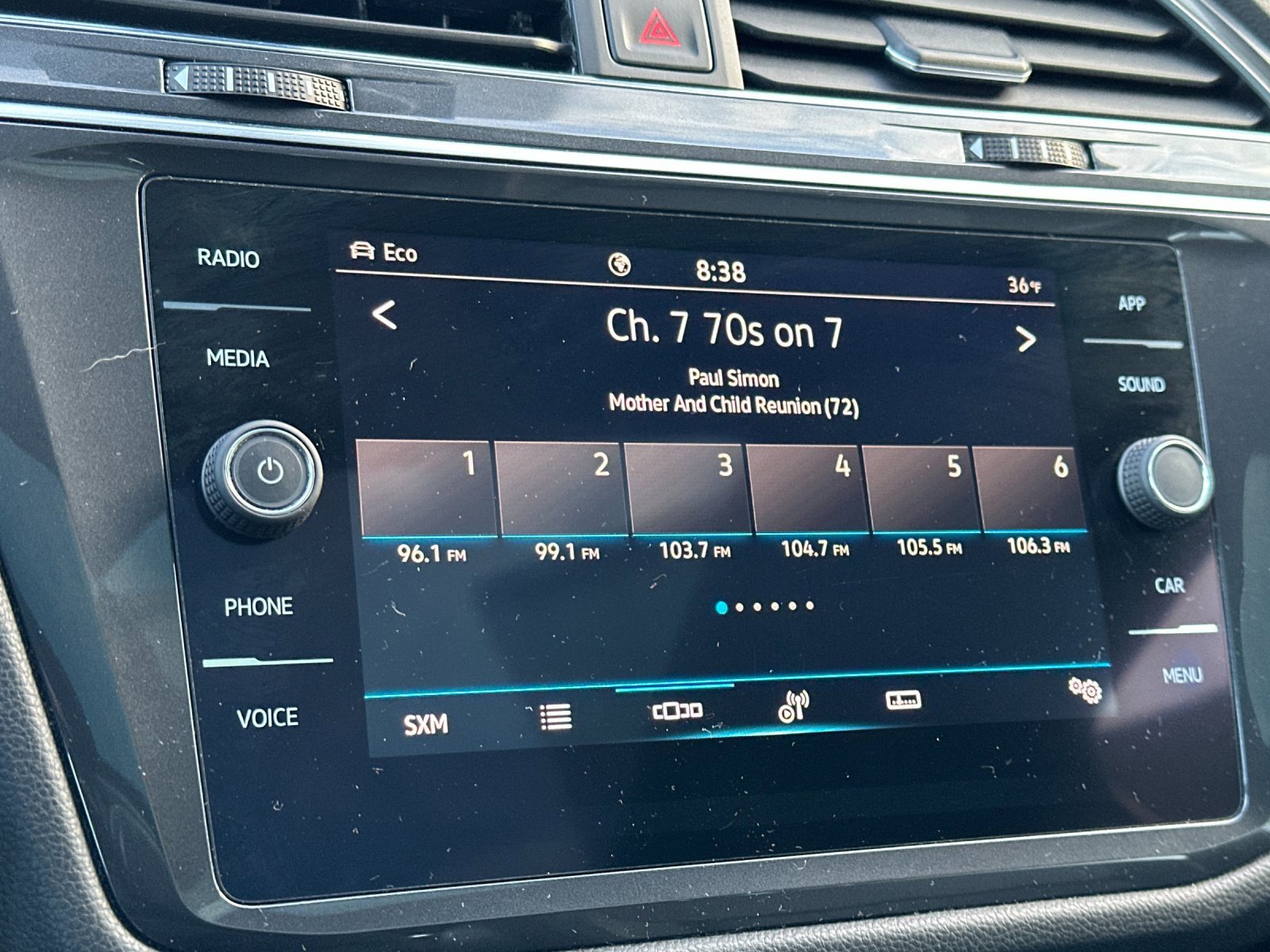 Used 2022 Volkswagen Tiguan SE R-Line image 18