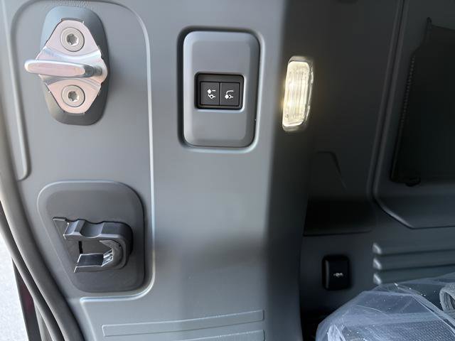 New 2026 Land Rover Defender 110 X-Dynamic SE AWD/4WD image 34