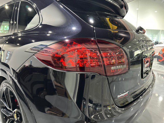 Used 2014 Porsche Cayenne GTS AWD/4WD image 32
