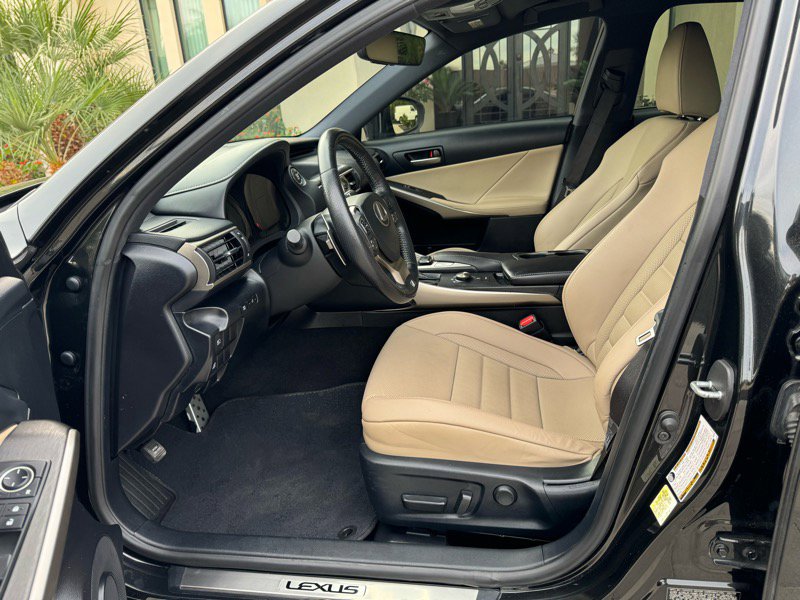 Used 2019 Lexus IS 300 F Sport image 8
