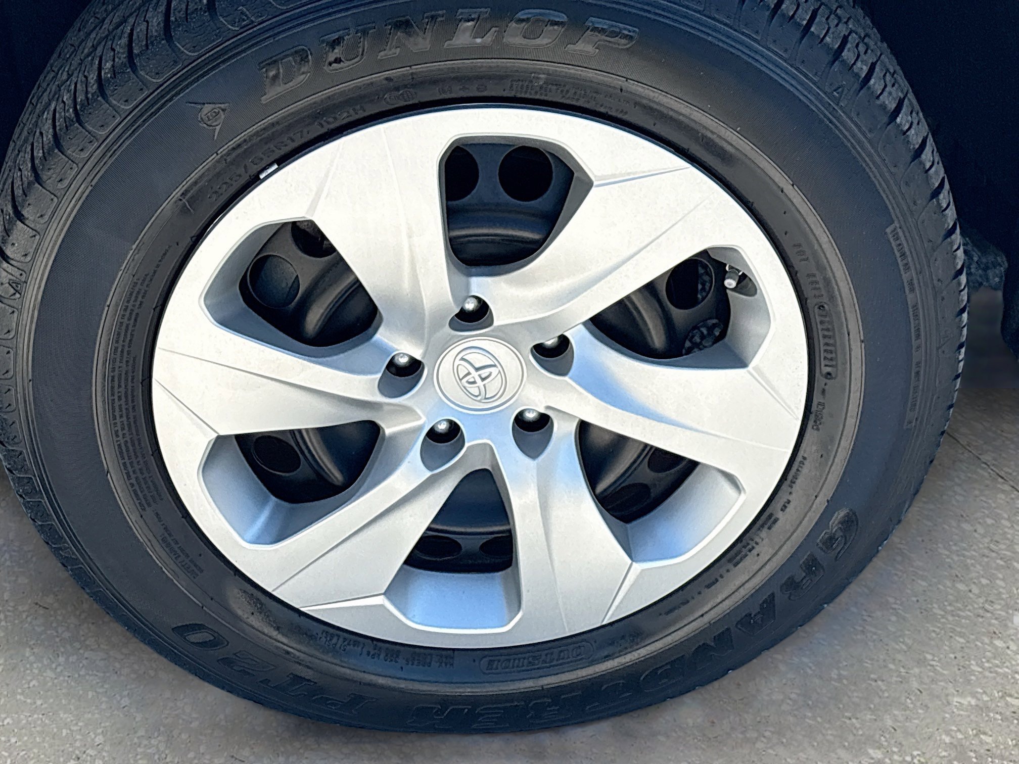 Used 2022 Toyota RAV4 LE image 27