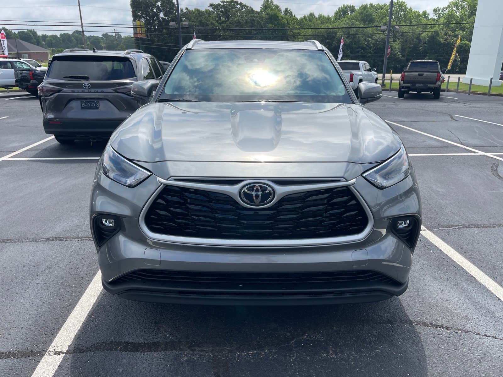 New 2026 Toyota Highlander XLE AWD/4WD image 2