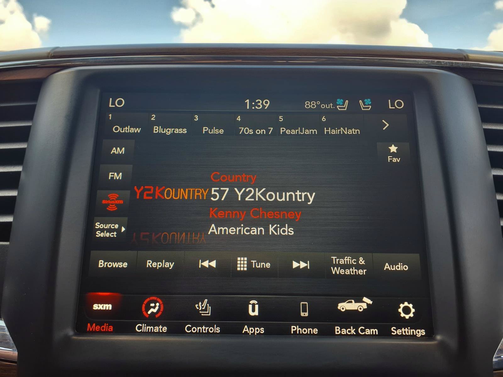 Used 2018 RAM 1500 Laramie w/ Convenience Group AWD/4WD image 20