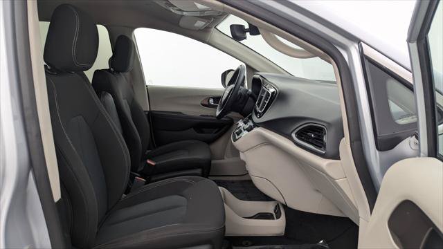 Used 2023 Chrysler Voyager LX FWD image 19