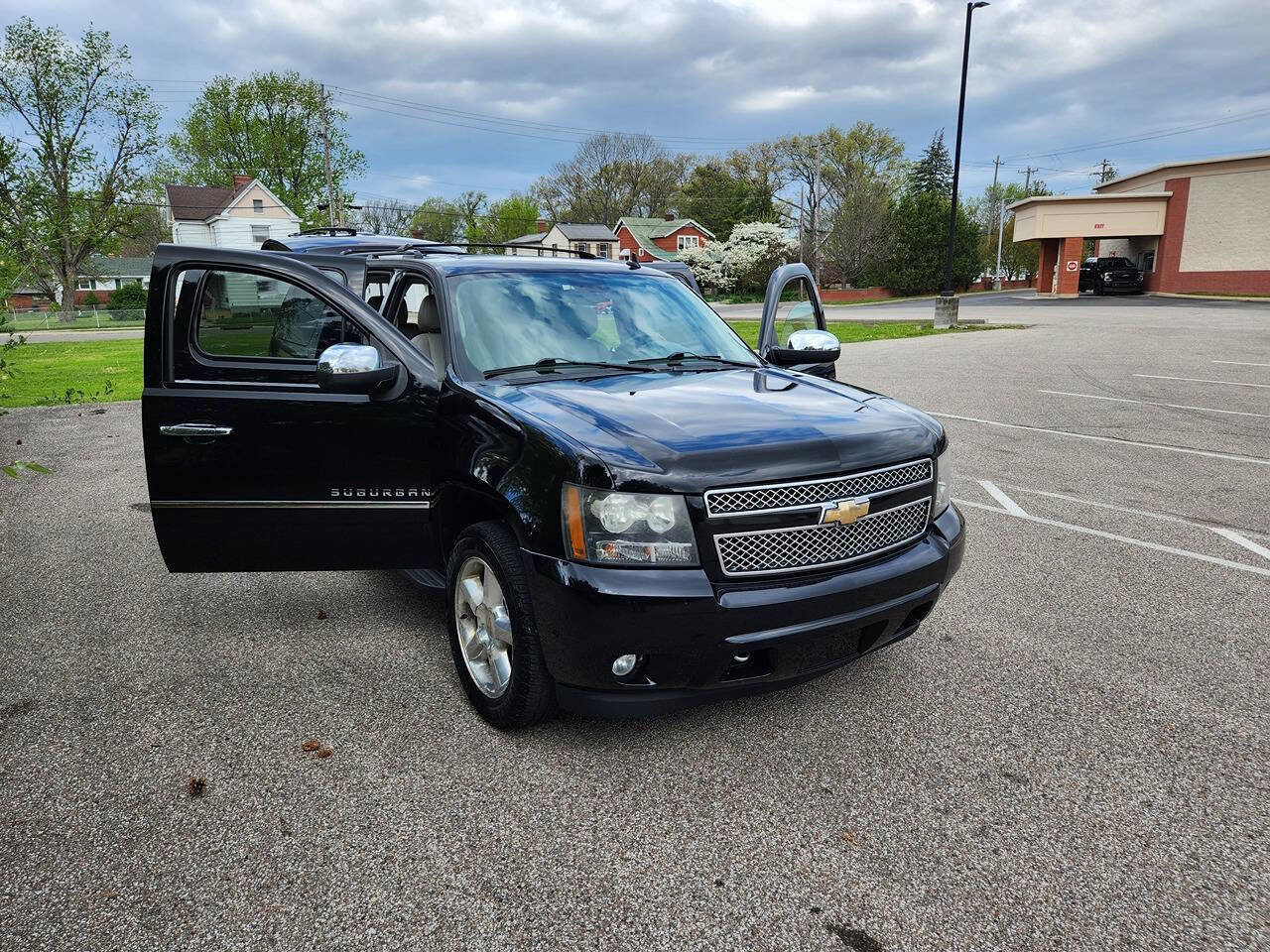 Used 2011 Chevrolet Suburban LTZ AWD/4WD image 21