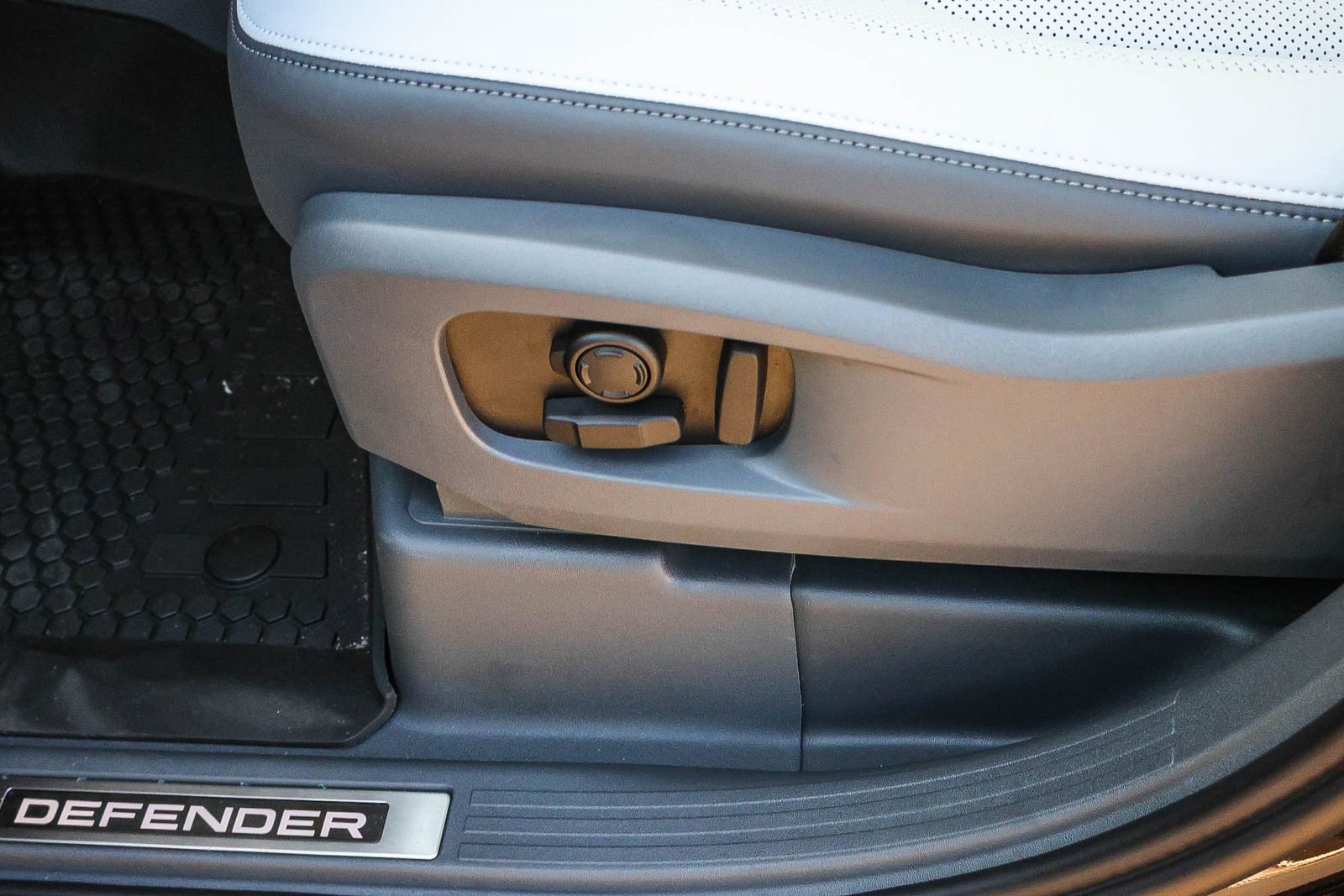 New 2026 Land Rover Defender 110 X image 28