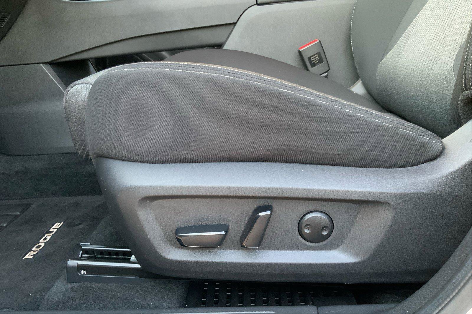 Used 2024 Nissan Rogue SV AWD/4WD image 17