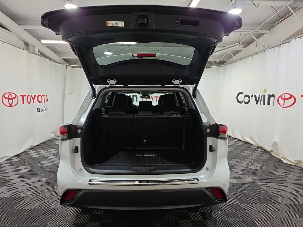 Used 2026 Toyota Highlander Limited image 21