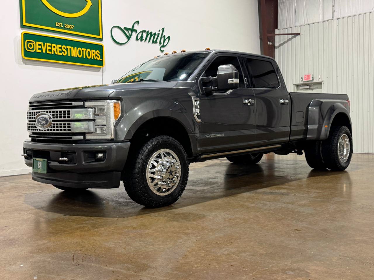Used 2018 Ford F350 Platinum w/ Platinum Ultimate Package AWD/4WD image 3