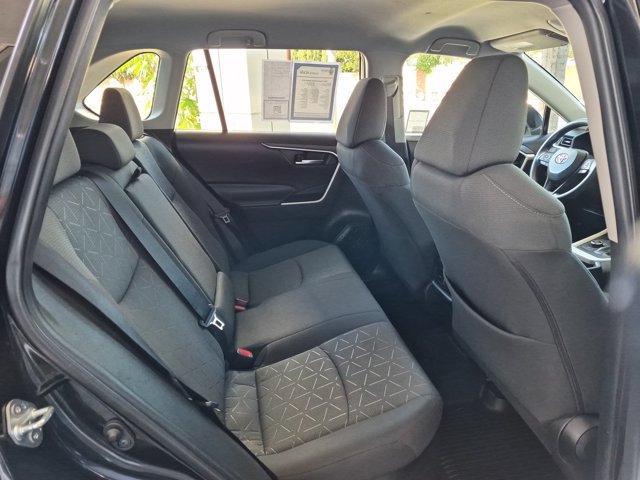 Used 2021 Toyota RAV4 XLE AWD/4WD image 7