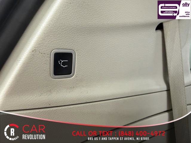 Used 2021 Chrysler Pacifica Touring-L image 9