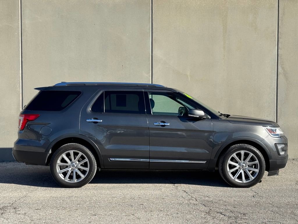 Used 2017 Ford Explorer Limited image 3