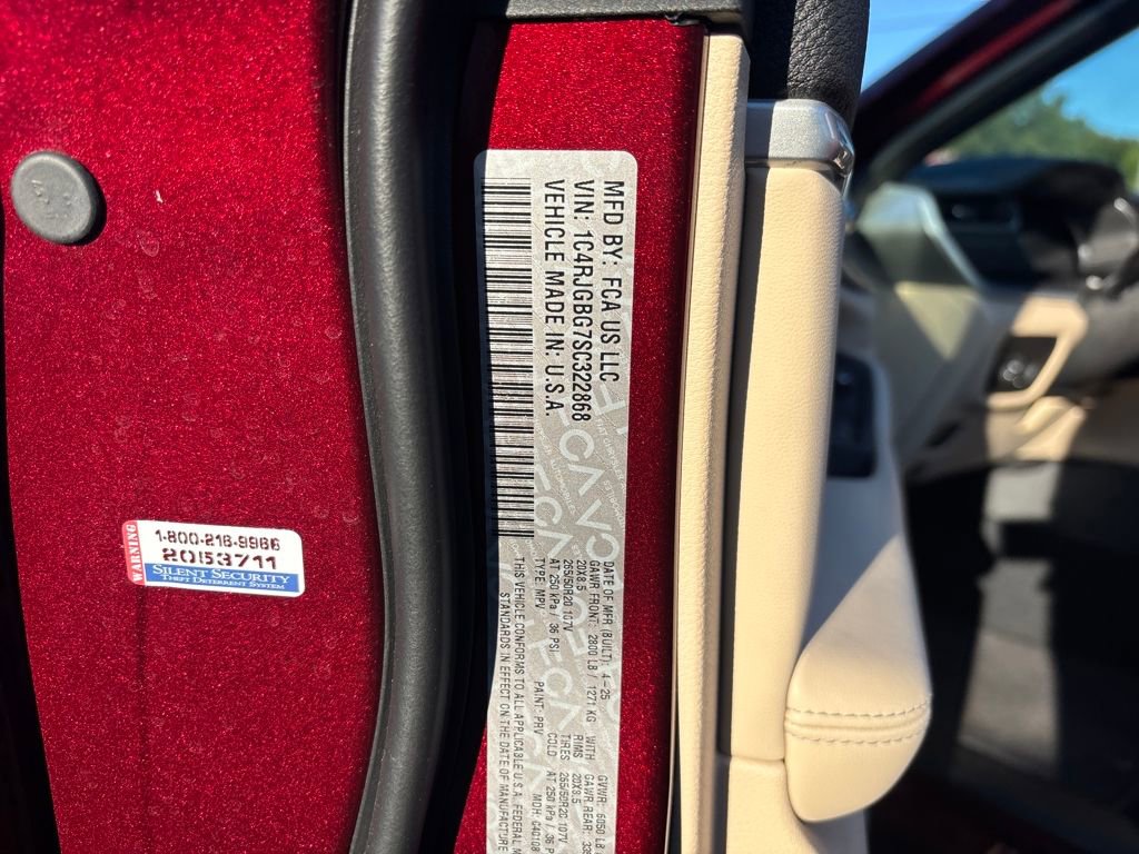 Used 2025 Jeep Grand Cherokee Limited w/ Black Appearance Package image 27