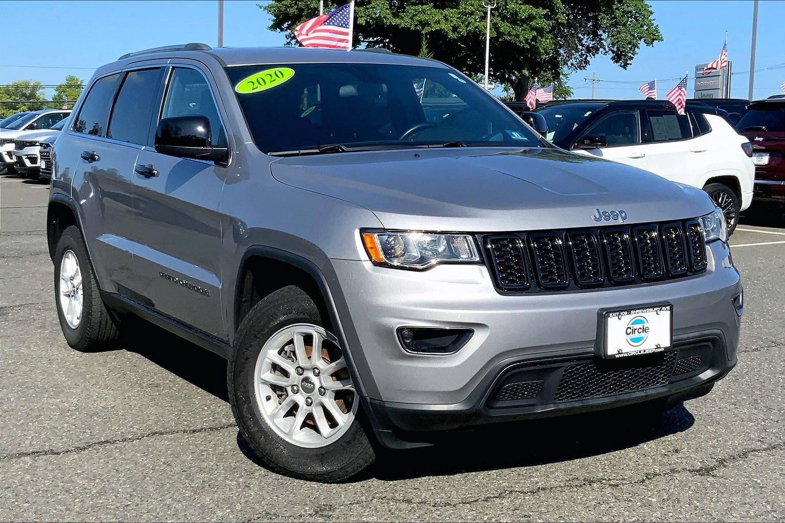 Used 2020 Jeep Grand Cherokee Laredo AWD/4WD image 2