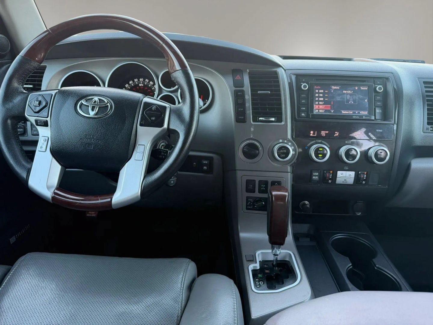 Used 2016 Toyota Sequoia Platinum AWD/4WD image 25