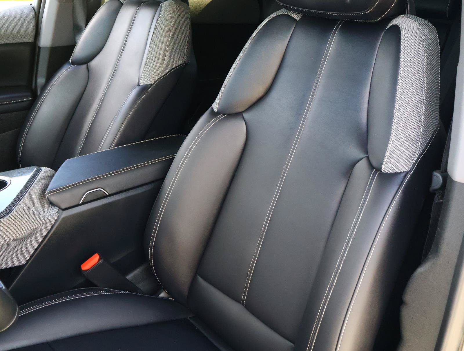 Certified 2025 Cadillac Optiq Sport 1 AWD/4WD image 18