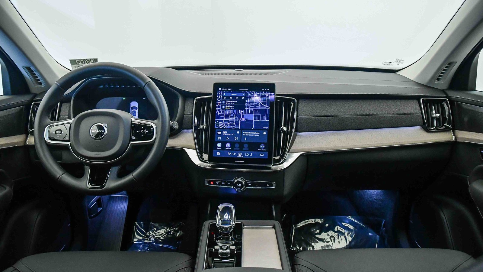 Certified 2025 Volvo XC90 B6 Plus w/ Protection Package Premier image 15