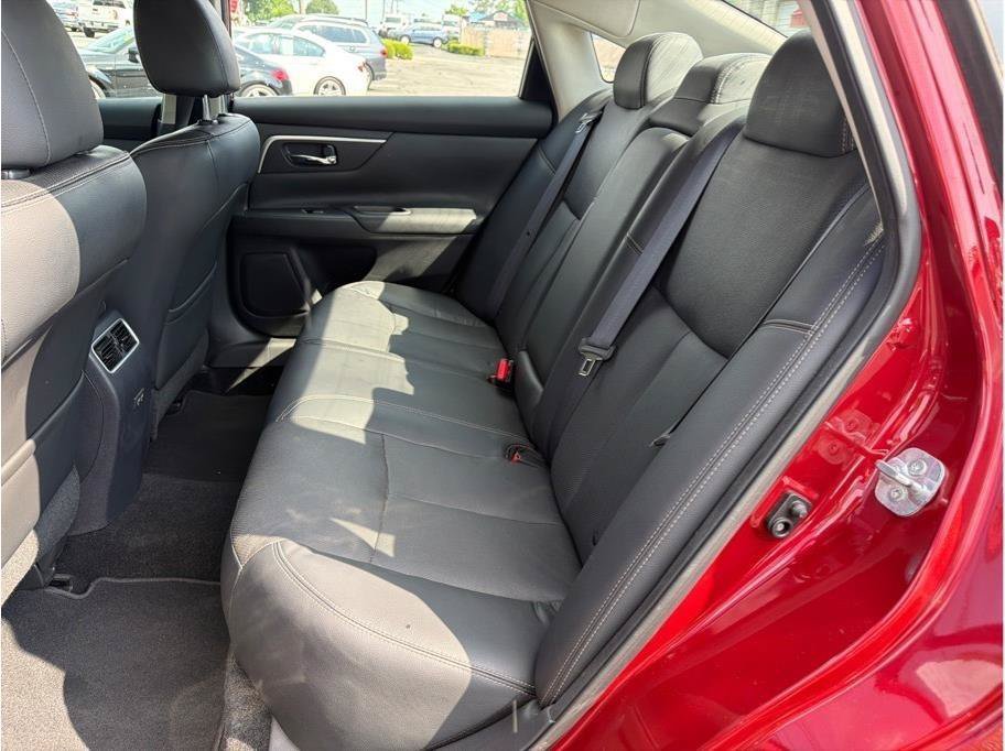 Used 2017 Nissan Altima 2.5 SL w/ 2.5 Technology Package FWD image 11