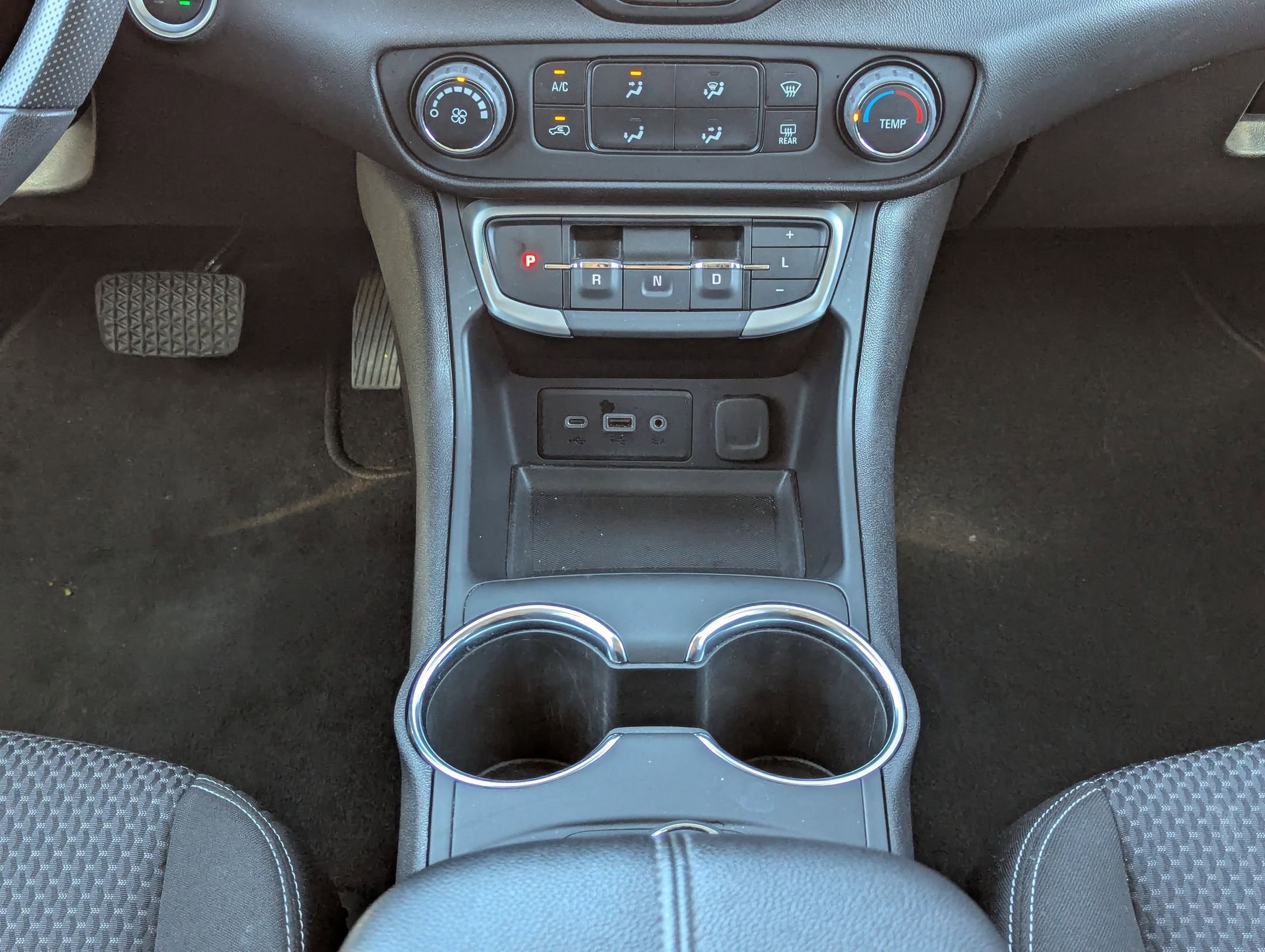 Used 2024 GMC Terrain SLE image 19