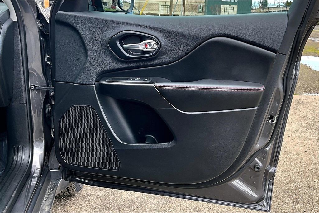 Used 2019 Jeep Cherokee Trailhawk w/ Cold Weather Group image 23