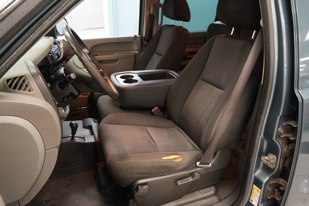 Used 2010 Chevrolet Silverado 1500 W/T AWD/4WD image 3
